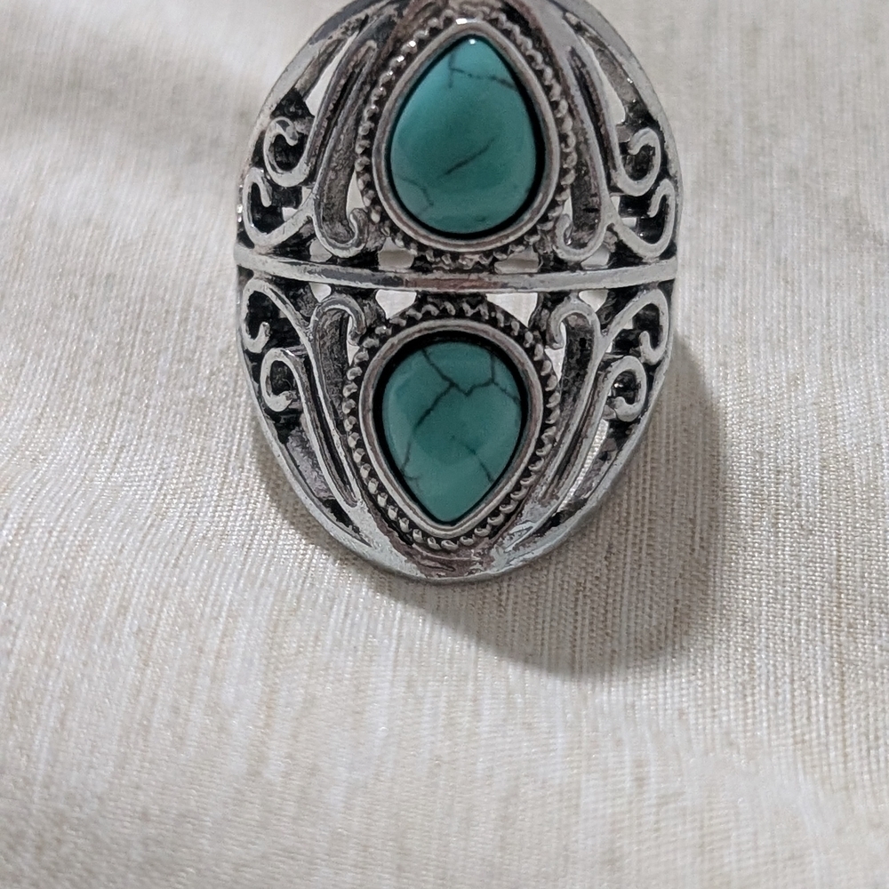 Western Faux Silver and Turquoise Statement Ring Size 8 - Picture 2 of 8